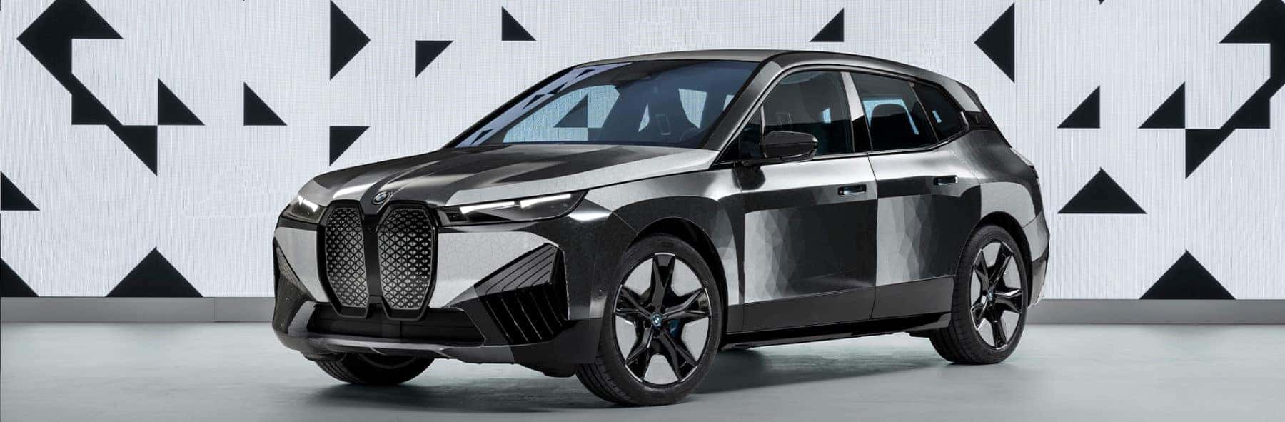 The BMW iX Flow featuring E Ink: Colour-changing exterior technology ...