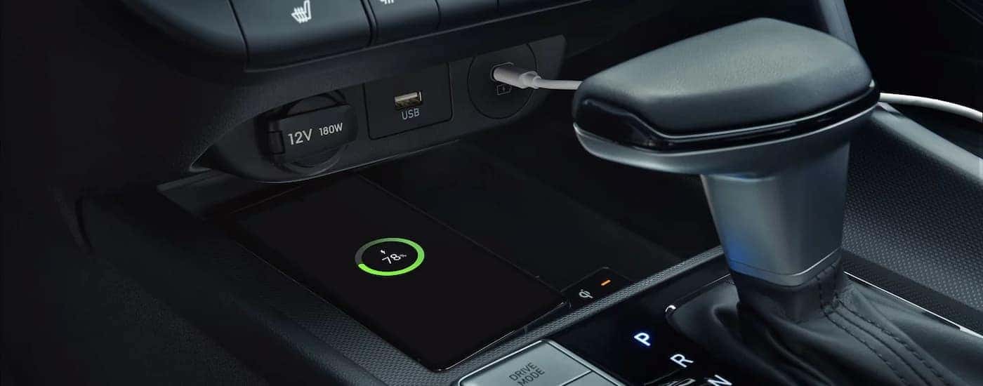 Shift knob and wireless charging inside a 2025 Hyundai Elantra for sale near Auburn