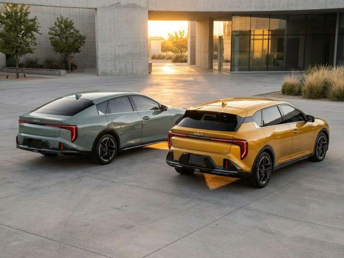 Side-by-side comparison of the 2026 Kia K4 Sedan and the 2026 Kia K4 Hatchback showing body style profiles