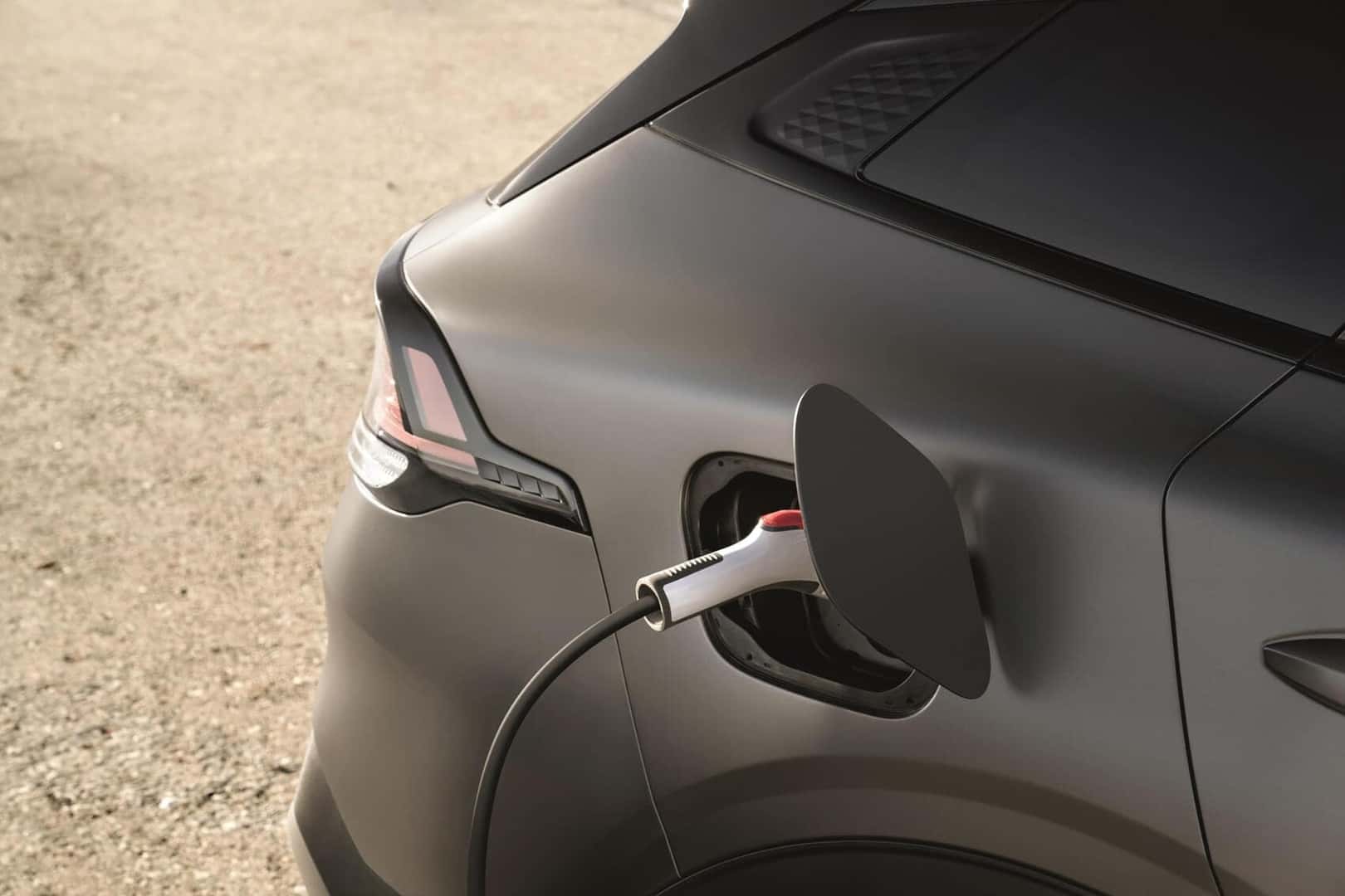 Detail photo of Kia Sportage HEV charging