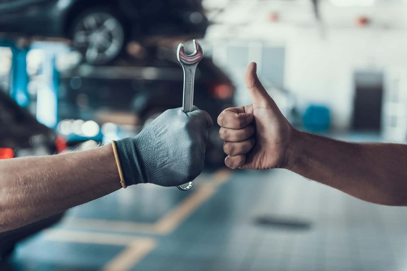Servie tech hands giving thumbs up