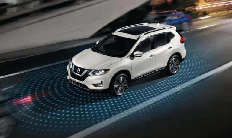 2020 Nissan Rogue Technology A white 2020 Nissan Rogue sensing the object around it