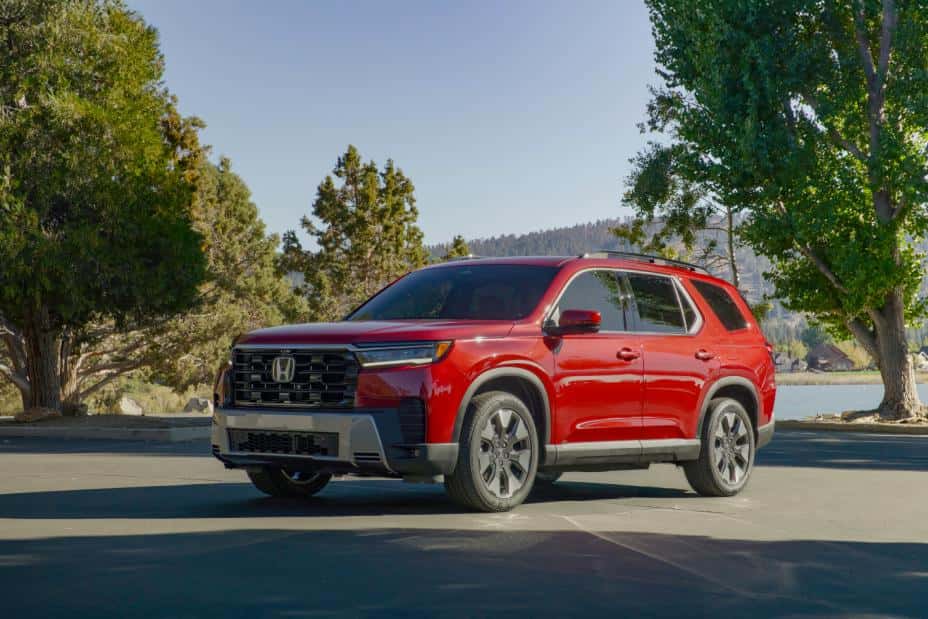 2026 Honda Pilot Elite | Photo Courtesy: Honda Red 2026 Honda Pilot Elite side view