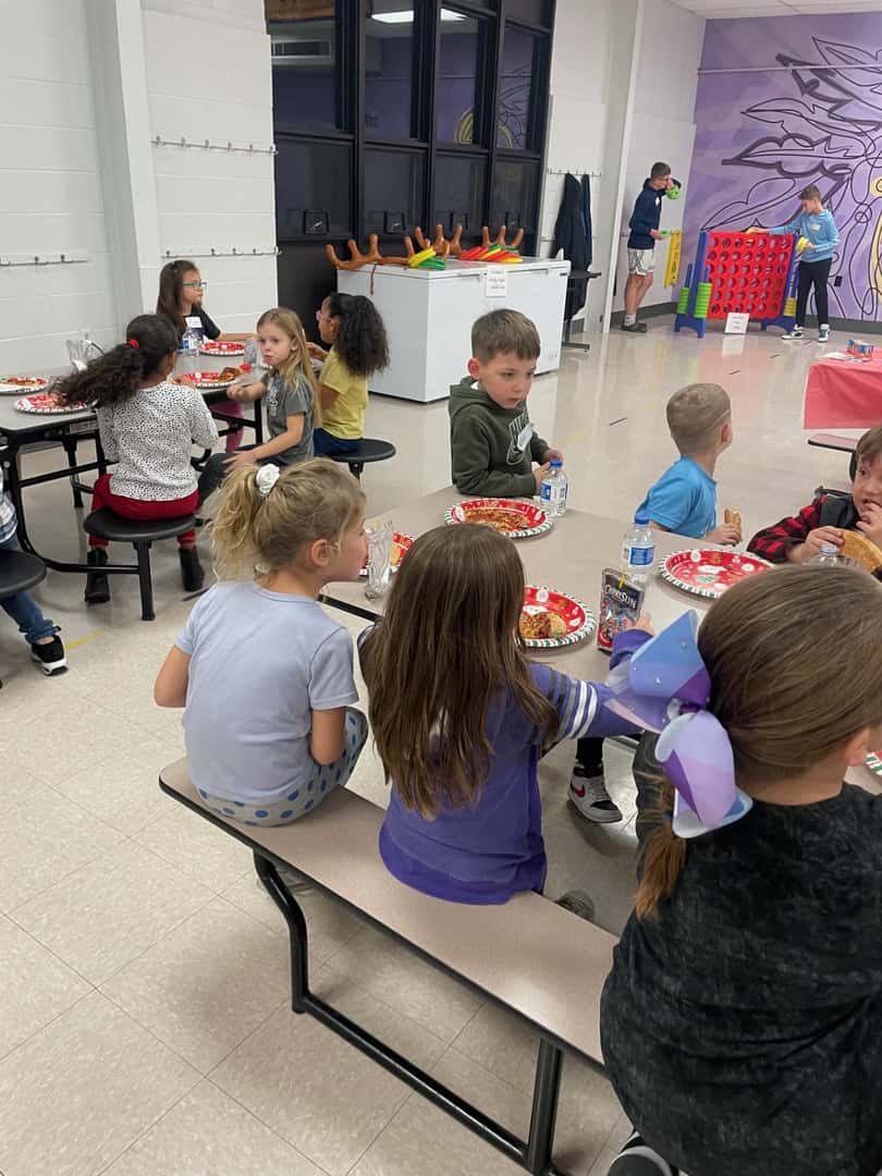 kids eating in cafeteria