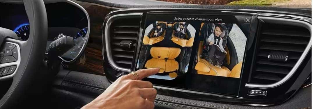 Chrysler Pacifica FamCam Multiview on Touchscreen