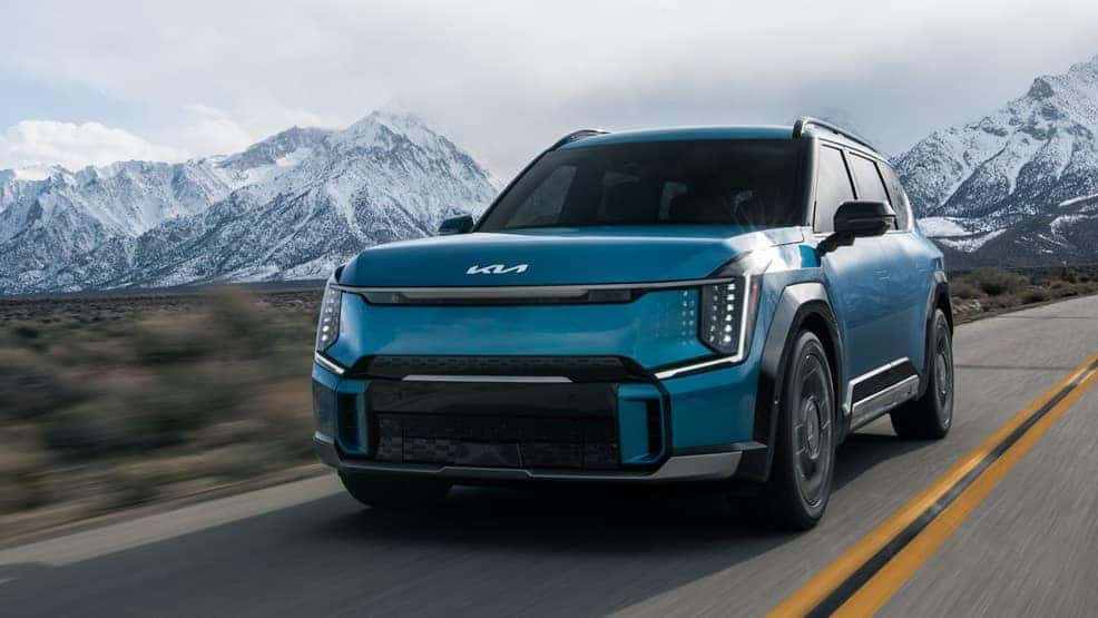 The 2024 Kia Telluride with beautiful snow capped mountains in the background