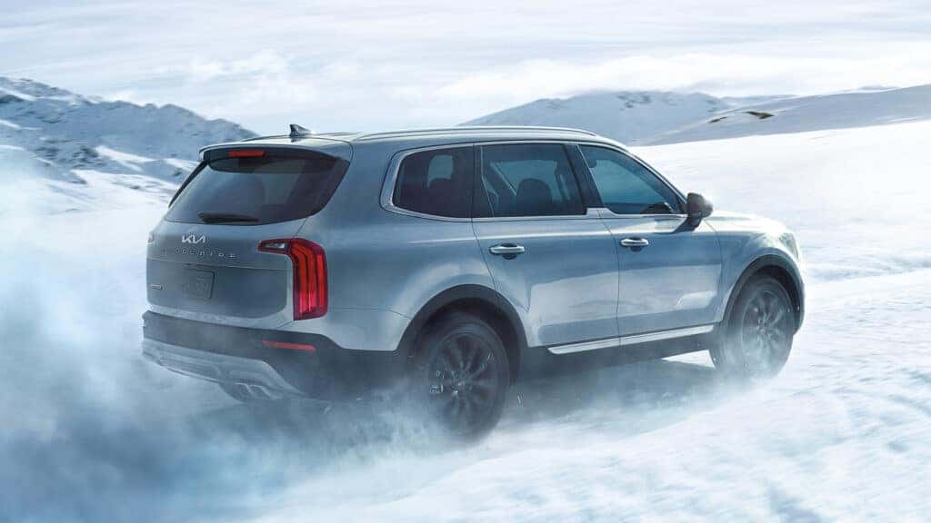 The Kia Telluride driving through the snow